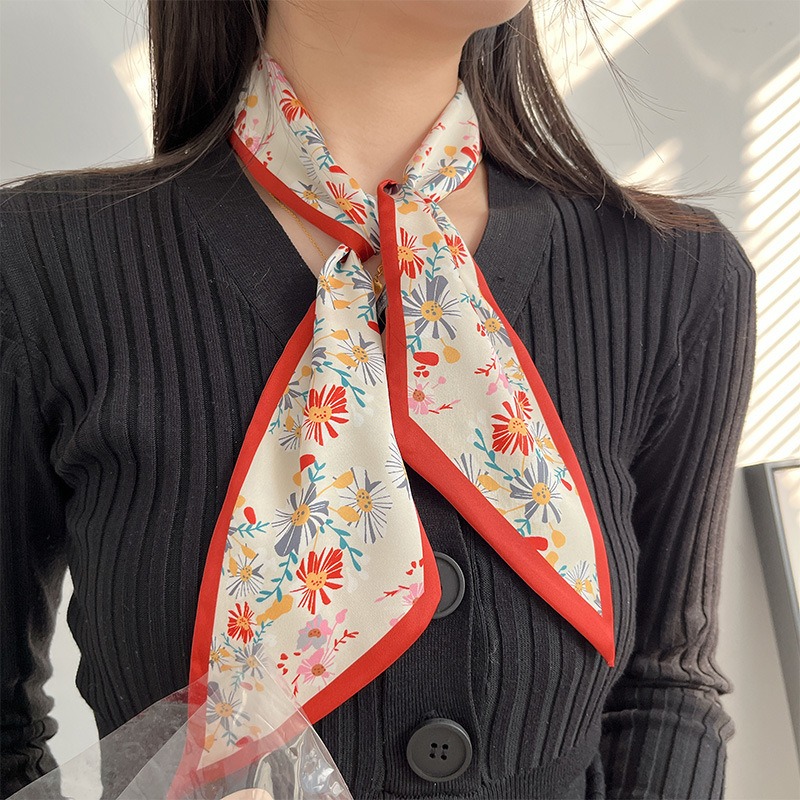 Écharpe florale rouge pour fem - Useful Tech Accessories avis et prix