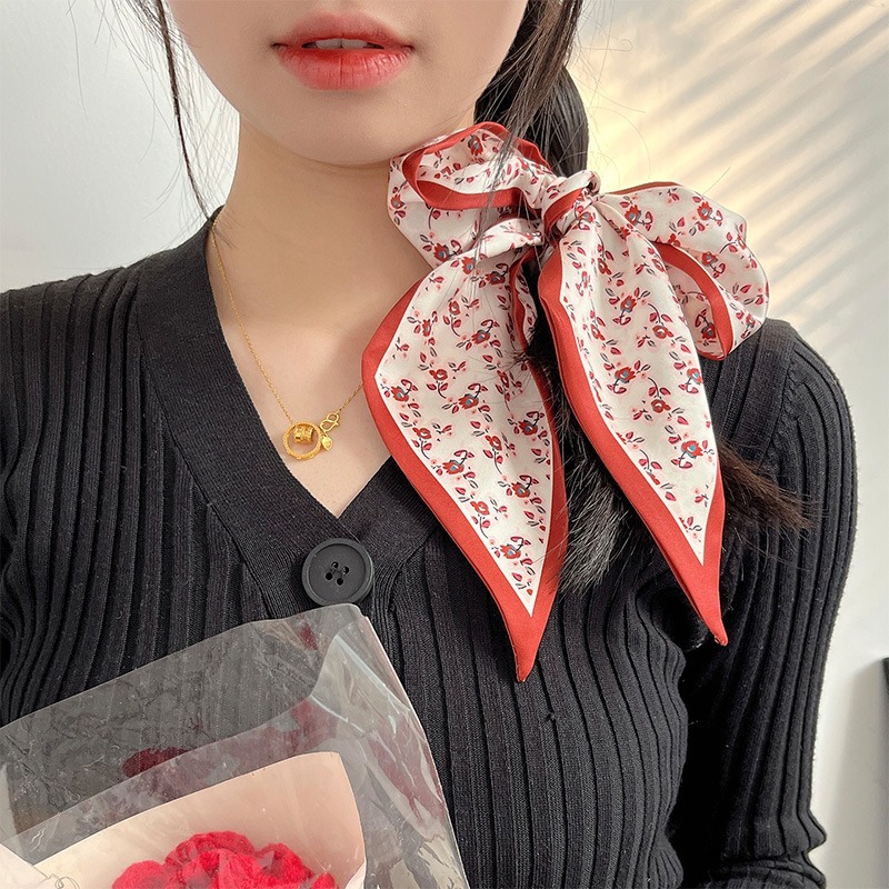 Écharpe florale rouge pour fem - Useful Tech Accessories avis et prix